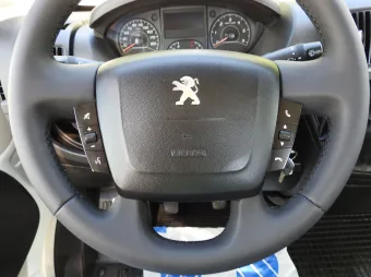 Peugeot Boxer wywrotka trojstronna 130KM 806753 - wnetrze
