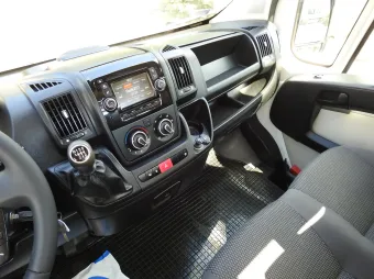 Peugeot Boxer wywrotka trojstronna 130KM 806753 - wnetrze