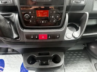 Peugeot Boxer wywrotka trojstronna 165KM S62476 - wnetrze