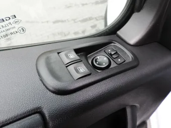 Renault Master chłodnia furgon 135KM 878125 - wnetrze