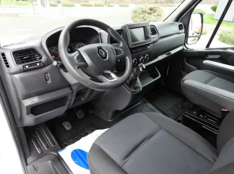 Renault Master doka skrzynia 150KM 190925 - srodek