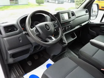 Renault Master doka skrzynia 135KM 669213 - srodek