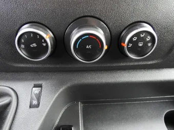Renault Master furgon chłodnia 135KM 634609 - fotel kierowcy