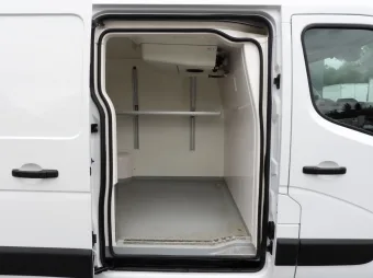 Renault Master furgon chłodnia 135KM 884819 - kokpit