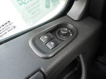 Renault Master furgon chłodnia 145KM 583372 - siedzenia