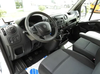 Renault Master furgon chłodnia 145KM 583372 - srodek
