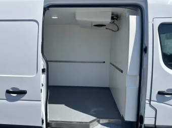Renault Master furgon chłodnia 150KM 319631 - tyl zabudowy