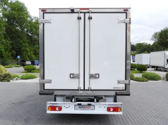 Renault Master kontener chłodnia 165KM 068736 - bok tyl