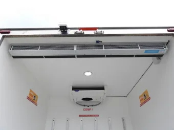 Renault Master kontener chłodnia 165KM 068736 - radio