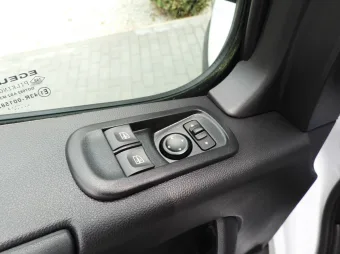 Renault Master kontener chłodnia 165KM 068736 - zewnatrz