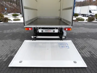 Renault Master kontener winda 8 palet 165KM 105071 - kokpit