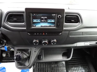 Renault Master kontener winda 8 palet 165KM 105071 - wnetrze