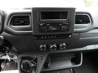 Renault Master skrzynia plandeka 10 palet 165KM 972721 - konsola środkowa