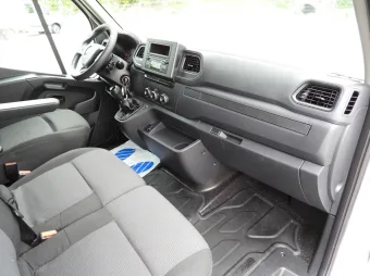 Renault Master skrzynia plandeka 10 palet 165KM 972721 - przestrzeń pasażerska