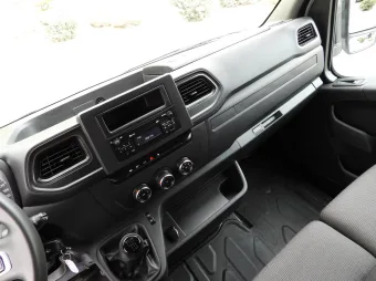 Renault Master skrzynia plandeka 10 palet 165KM 972721 - widok wnętrza