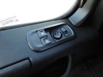 Renault Master skrzynia plandeka 10 palet 165KM 540793 - detal