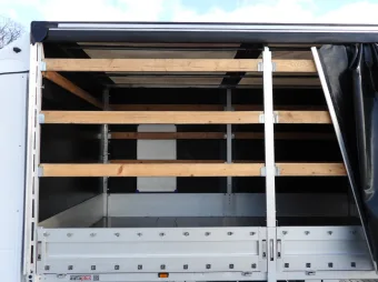 Renault Master skrzynia plandeka 9 palet 165KM 541688 - detal