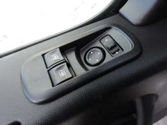 Renault Master skrzynia plandeka 9 palet 165KM 541688 - detal