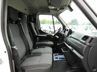 Renault Master skrzynia plandeka 9 palet 165KM 363881 - fotel kierowcy