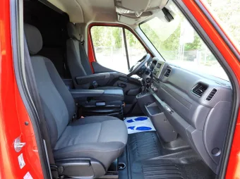 Renault Master skrzynia plandeka 8 palet 165KM 754052 - fotel kierowcy