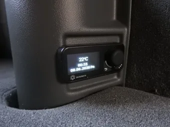 Renault Master skrzynia plandeka 10 palet 165KM 045764 - fotel pasazera