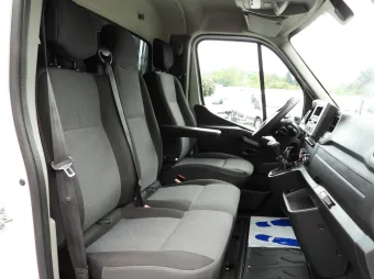 Renault Master skrzynia plandeka 9 palet 165KM 363881 - fotel pasazera