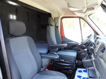 Renault Master skrzynia plandeka 8 palet 165KM 754052 - fotel pasazera