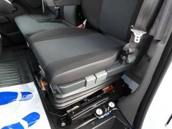 Renault Master skrzynia plandeka 10 palet 165KM 104473 - fotele