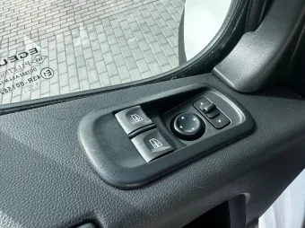 Renault Master skrzynia plandeka 8 palet 165KM 414173 - fotele
