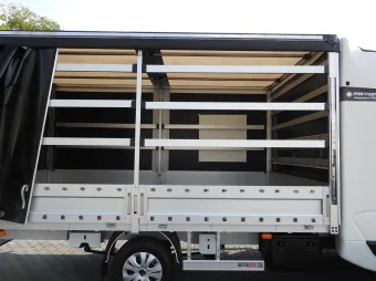 Renault Master skrzynia plandeka 8 palet 170KM 613631 - kokpit