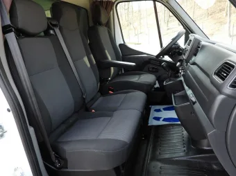 Renault Master skrzynia plandeka 10 palet 165KM 435671 - konsola