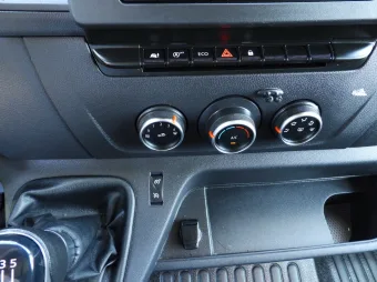 Renault Master skrzynia plandeka 10 palet 165KM 634441 - konsola