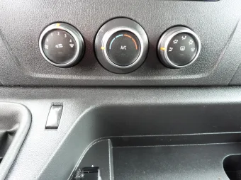 Renault Master skrzynia plandeka 10 palet 165KM 755185 - konsola