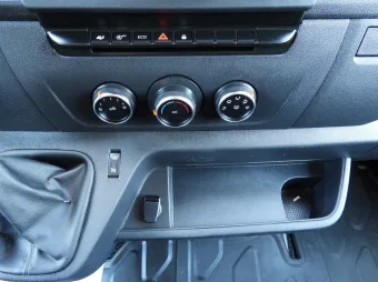 Renault Master skrzynia plandeka 10 palet 165KM 799350 - konsola