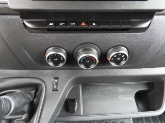 Renault Master skrzynia plandeka 10 palet 165KM 931698 - konsola