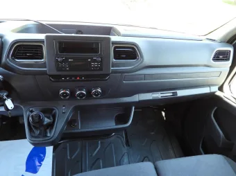 Renault Master skrzynia plandeka 9 palet 165KM 941311 - konsola