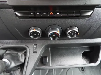 Renault Master skrzynia plandeka 10 palet 165KM 941360 - konsola
