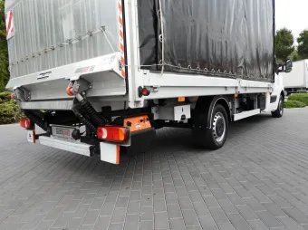 Renault Master skrzynia plandeka 9 palet 165KM 363881 - radio
