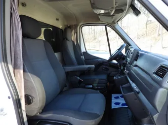 Renault Master skrzynia plandeka 9 palet 165KM 755969 - schowki