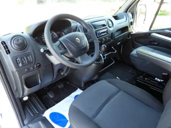 Renault Master skrzynia plandeka 8 palet 170KM 893694 - srodek