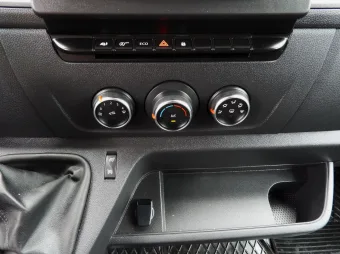 Renault Master skrzynia plandeka 8 palet 145KM 011816 - wnetrze
