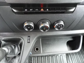 Renault Master skrzynia plandeka 10 palet 165KM 014916 - wnetrze