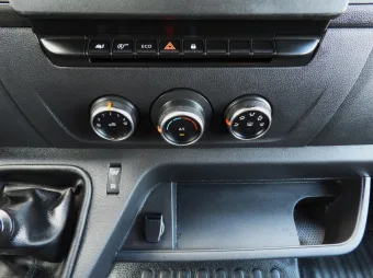Renault Master skrzynia plandeka 10 palet 165KM 130368 - wnetrze