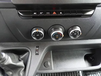 Renault Master skrzynia plandeka 10 palet 165KM 332440 - wnetrze