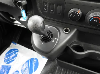 Renault Master skrzynia plandeka 10 palet 170KM 337511 - wnetrze