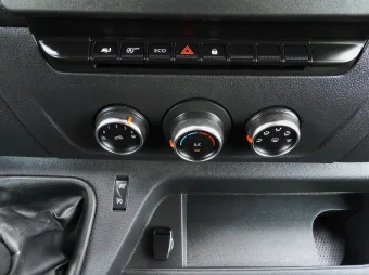 Renault Master skrzynia plandeka 8 palet 165KM 414173 - wnetrze