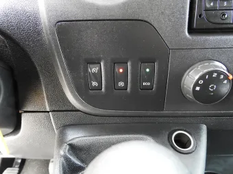 Renault Master skrzynia plandeka 8 palet 170KM 613631 - wnetrze