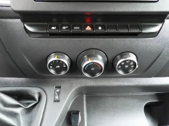 Renault Master skrzynia plandeka 10 palet 165KM 798855 - wnetrze