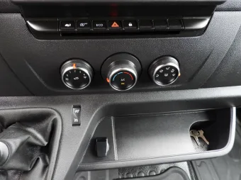 Renault Master skrzynia plandeka 10 palet 165KM 799364 - wnetrze