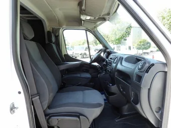 Renault Master skrzynia plandeka 8 palet 170KM 893694 - wnetrze